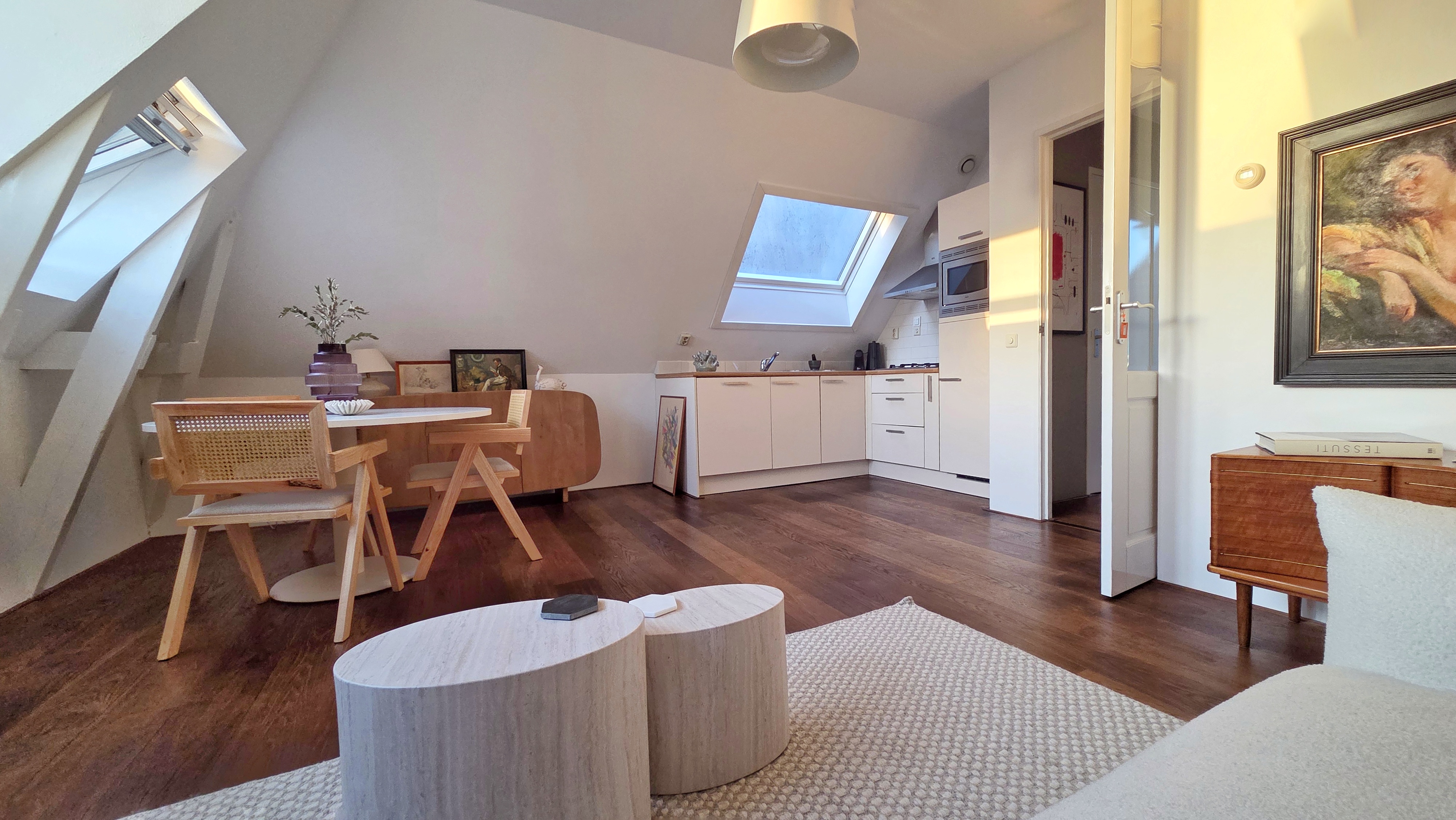 Living and kitchen overview