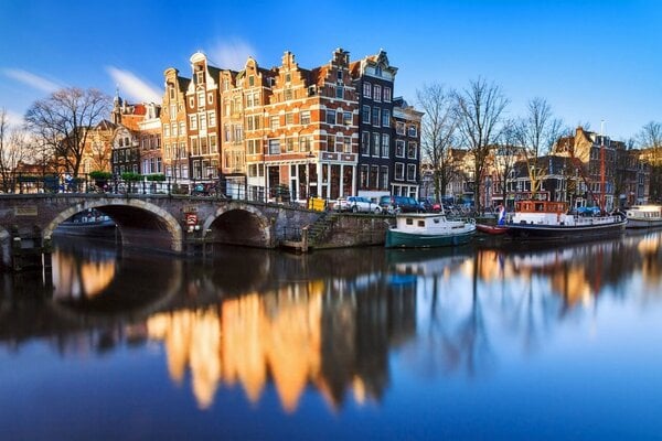 Amsterdam apartment preview image 2